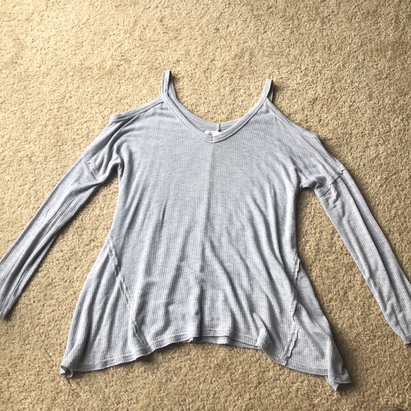 Abercrombie & Fitch Tops - ‼️SALE Gray cold shoulder top